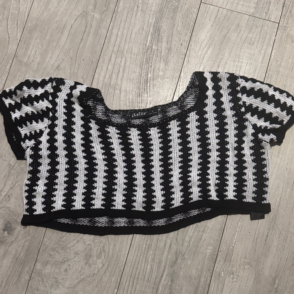 Aster Black & White Cropped Knit Top